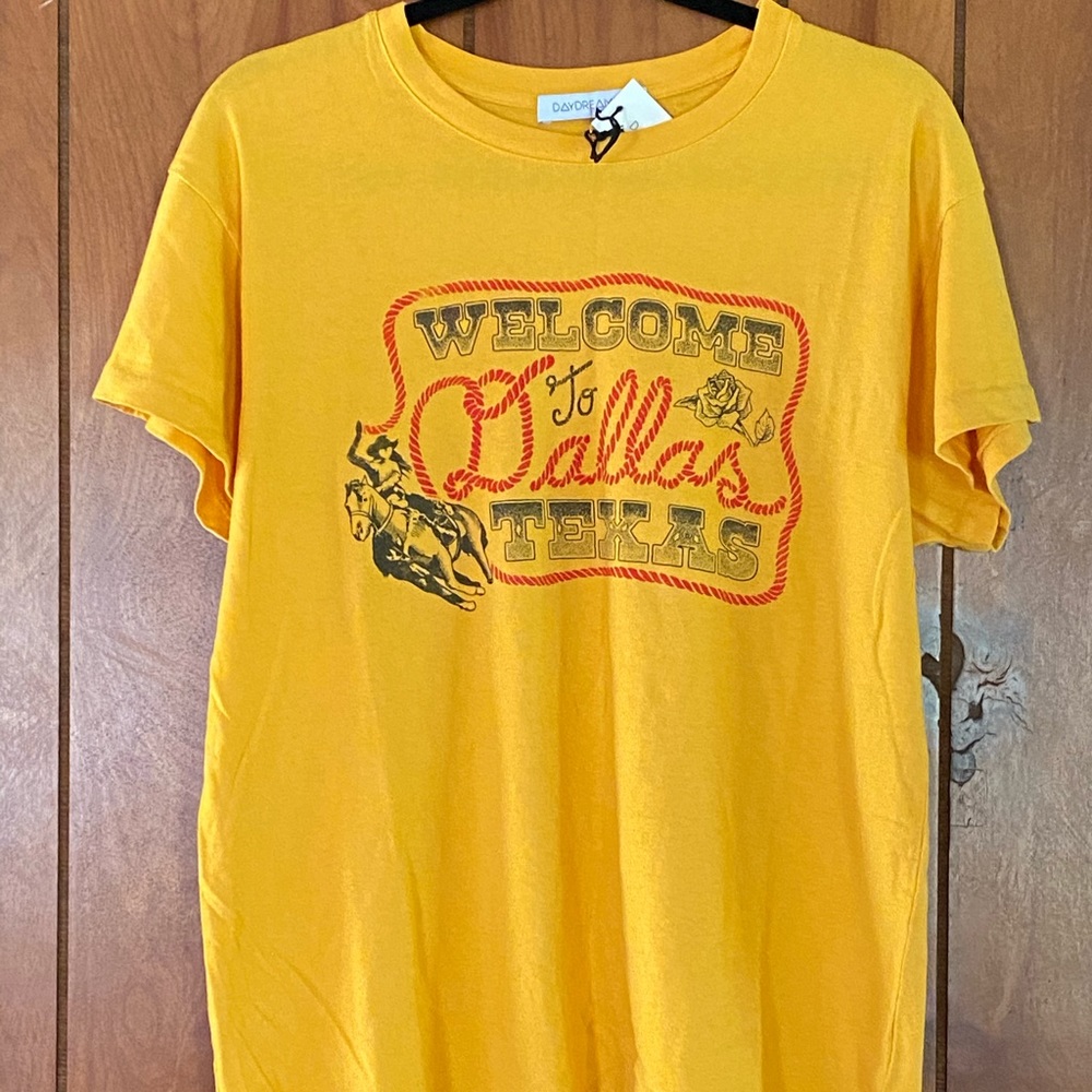 DAYDREAMER Welcome to Dallas Texas Graphic T-shirt - Picture 5 of 8